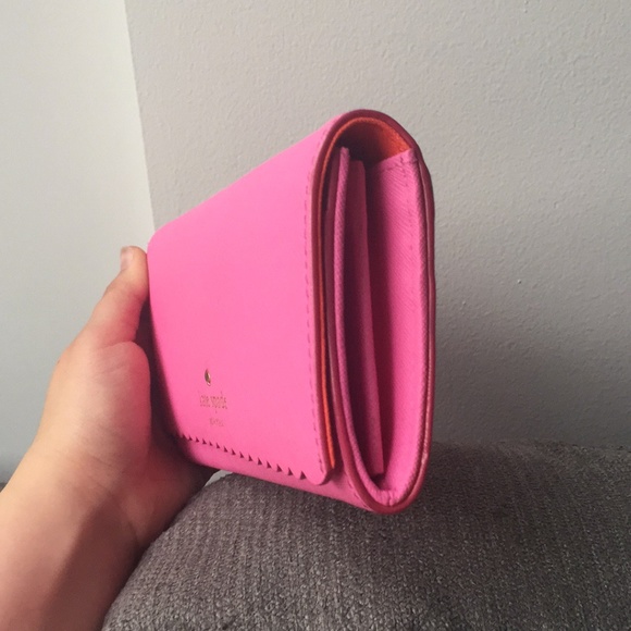 Kate Spade Scalloped Wallet - Picture 3 of 4